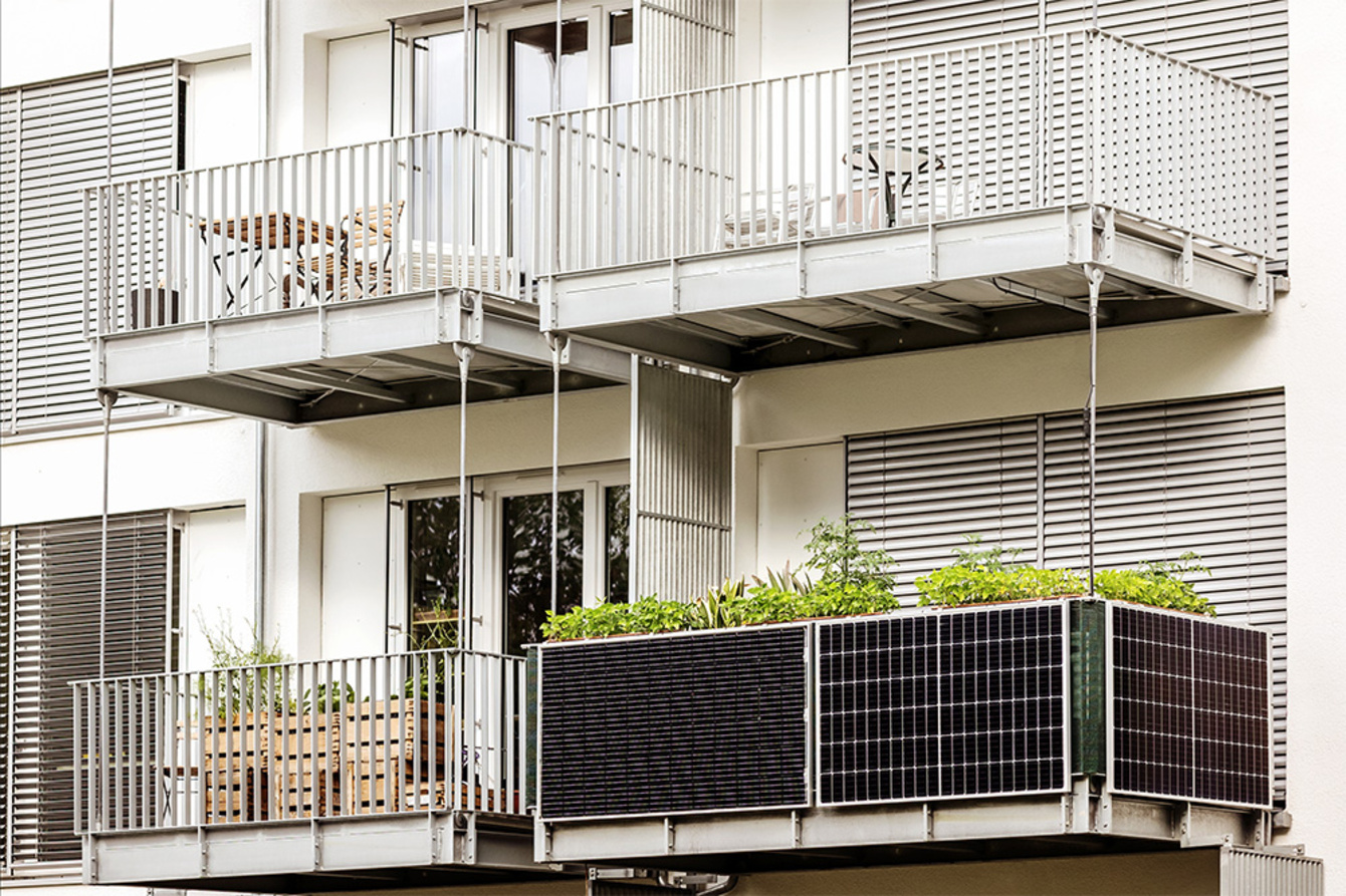 Balkon­kraftwerk bei Elektro-Eul GmbH & Co. KG in Schrecksbach